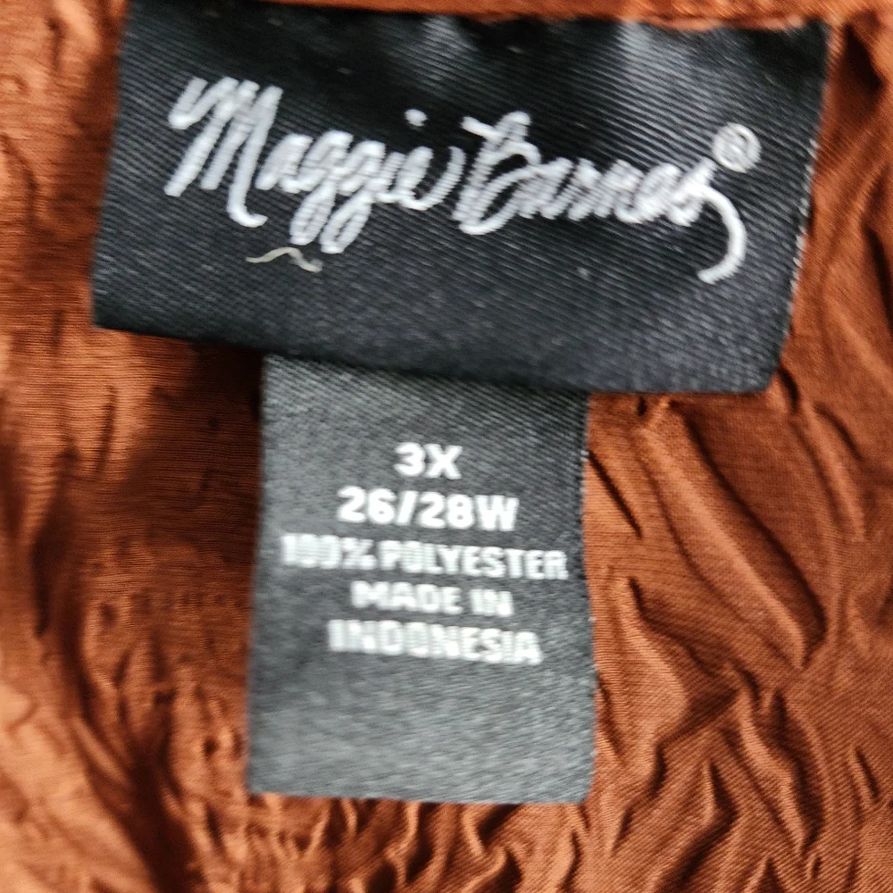 Plus Size Top - Picture 2 of 2